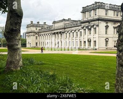 Greenwich Old Royal Naval College ora Trinity Laban conservatoire ala ovest. Foto Stock