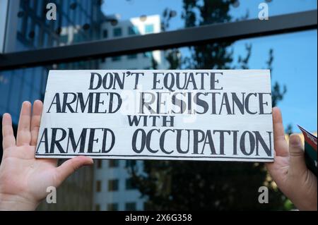 Billboard non equipara la resistenza armata all'occupazione armata alla Student Demonstration Free Palestina presso l'Università UVA di Amsterdam The Nether Foto Stock