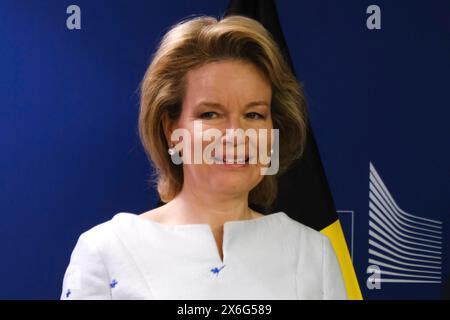 Bruxelles, Belgio. 15 maggio 2024. La regina Matilde, il re Filippo del Belgio e il presidente della Commissione europea Ursula Von der Leyen posano per una foto all'inizio di una visita reale presso la sede dell'UE, a Bruxelles, in Belgio, il 15 maggio 2024. Crediti: ALEXANDROS MICHAILIDIS/Alamy Live News Foto Stock