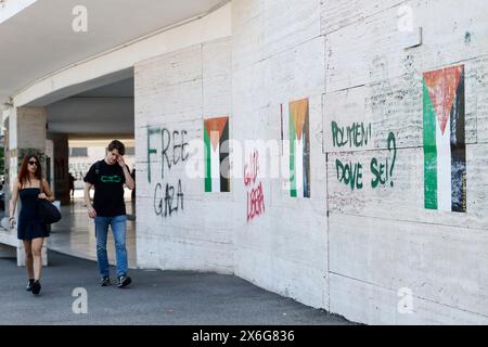 Roma, Italia. 14 maggio 2024. Universit&#xe0; la Sapienza, scritte sui muri in sostegno della Palestina - Cronaca - Roma, Italia - Marted&#xec;, 14 maggio 2024 (foto Cecilia Fabiano/LaPresse) Università la Sapienza, scrivendo sul muro a sostegno della Palestina - News - Roma, Italia - martedì 11 maggio 2024 (foto Cecilia Fabiano/LaPresse) credito: LaPresse/Alamy Live News Foto Stock