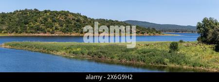 Bacino idrico di Retortillo, Parco naturale della Sierra de Hornachuelos, provincia di Córdoba, Andalusia, Spagna Foto Stock