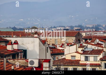 Firenze, Italia - 29 dicembre 2023: Vista dei tetti nel centro di Firenze al tramonto Foto Stock