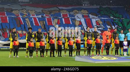 Parigi, Frankreich. 7 maggio 2024. Firo : 07.05.2024, calcio, UEFA CHAMPIONS LEAGUE, stagione 2023/2024, UCL, CL, semifinale, Return Match, PSG, Paris Saint Germain - BVB, Borussia Dortmund 0:1 team, BVB team prima del calcio d'inizio, line-up crediti: dpa/Alamy Live News Foto Stock