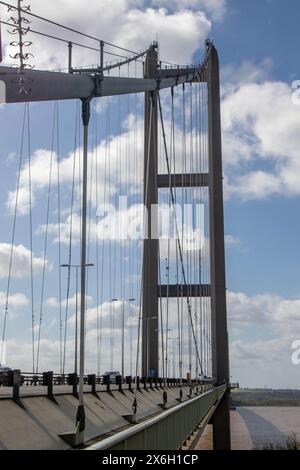 Hessle, Regno Unito, 14 aprile 2024: Una vista del ponte Humber, attraverso l'estuario dell'Humber da East Riding of Yorkshire a Lincolnshire Foto Stock