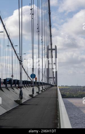 Hessle, Regno Unito, 14 aprile 2024: Una vista del ponte Humber, attraverso l'estuario dell'Humber da East Riding of Yorkshire a Lincolnshire Foto Stock