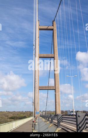 Hessle, Regno Unito, 14 aprile 2024: Una vista del ponte Humber, attraverso l'estuario dell'Humber da East Riding of Yorkshire a Lincolnshire Foto Stock