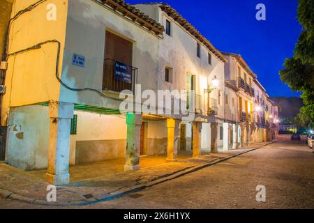 Plaza de la Hora, Vista notte. Pastrana, provincia di Guadalajara, Castilla La Mancha, in Spagna. Foto Stock