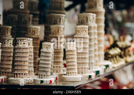 Firenze, Italia - 31 dicembre 2023: Souvenir in un negozio nel centro di Firenze Foto Stock