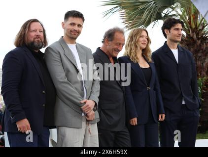 Cannes, Francia. 15 maggio 2024. Manuel Guillot, Raphaël Quenard, Vincent Lindon, Léa Seydoux e Louis Garrel al secondo atto (le Deuxième acte), chiamata fotografica al 77° Festival di Cannes. Crediti: Doreen Kennedy/Alamy Live News. Foto Stock