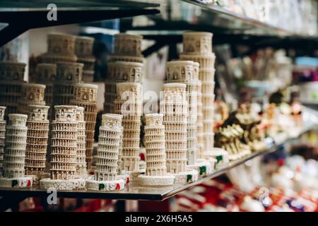 Firenze, Italia - 31 dicembre 2023: Souvenir in un negozio nel centro di Firenze Foto Stock