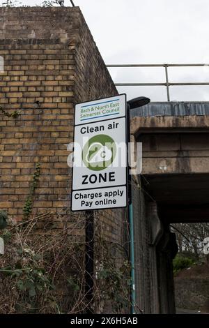 Cartello di accesso alla Clean Air zone, Bath, Somerset, Regno Unito Foto Stock