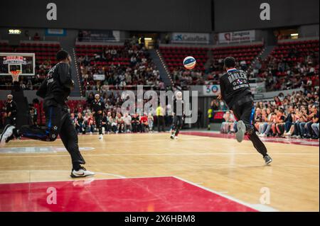 Gli Harlem Globetrotters si esibiscono al Prince Felipe Pavilion di Saragozza, Spagna Foto Stock