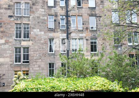 Gli alloggi in pietra sono caratteristici degli alloggi a Glasgow - fanno parte del tessuto della città dal XIX secolo. Gli inquilini erano i primi Foto Stock