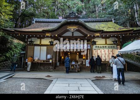 Santuario Saijinja sul sentiero Yamanobe no Michi, Nara, Giappone Foto Stock