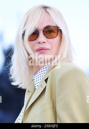 Cannes, Francia. 15 maggio 2024. L'attrice francese Emmanuelle Beart partecipa alla chiamata fotografica della giuria camera D'Or al 77° Festival di Cannes, in Francia, mercoledì 15 maggio 2024. Foto di Rune Hellestad/ credito: UPI/Alamy Live News Foto Stock