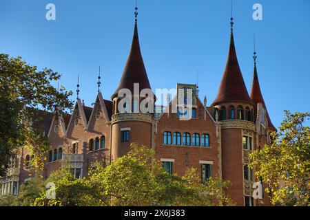 Punto di riferimento a Barcellona, Spagna. Casa de les Punxes - palazzo nel quartiere Eixample. Foto Stock