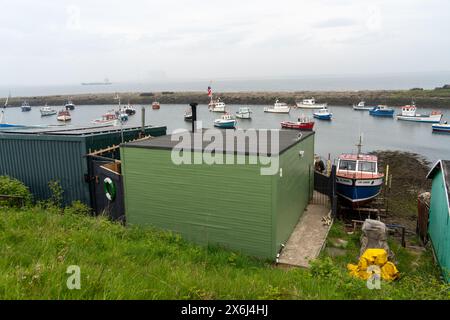 Stazione sud, nr. Redcar, North Yorkshire, Regno Unito. Cantiere navale in un piccolo porto conosciuto localmente come Paddy's Hole. Foto Stock