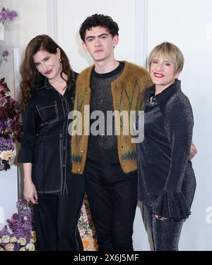 New York, Stati Uniti. 14 maggio 2024. Kathryn Hahn, Joe Locke e Patti LuPone hanno partecipato al 2024 Disney Upfront tenutosi al Javits Center il 14 maggio 2024 a New York, New York © Steven Bergman/AFF-USA. Credito COM: AFF/Alamy Live News Foto Stock