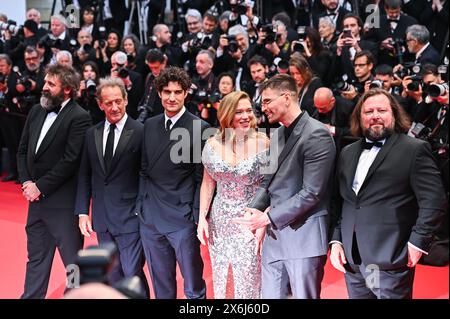 Cannes, Francia. 14 maggio 2024. Quentin Dupieux, Vincent Lindon, Louis Garrel, Lea Seydoux, Raphael Quenard, e Manuel Guillot parteciperanno alla cerimonia di proiezione e apertura del Red carpet presso il 77° Festival annuale di Cannes al Palais des Festivals di Cannes, in Francia, il 14 maggio 2024. (Foto di Stefanos Kyriazis/NurPhoto) credito: NurPhoto SRL/Alamy Live News Foto Stock