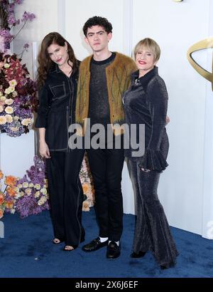 New York, Stati Uniti. 14 maggio 2024. Kathryn Hahn, Joe Locke e Patti LuPone hanno partecipato al 2024 Disney Upfront tenutosi al Javits Center il 14 maggio 2024 a New York, New York © Steven Bergman/AFF-USA. Credito COM: AFF/Alamy Live News Foto Stock