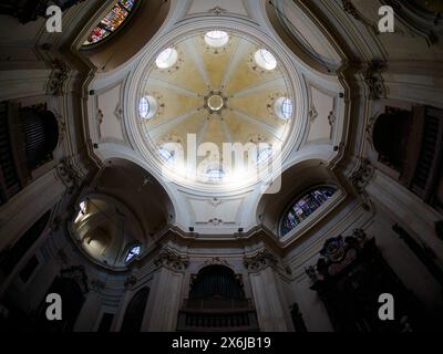 Interno della chiesa di San Bernardino alle ossa a Milano, Lombardia, Italia Foto Stock