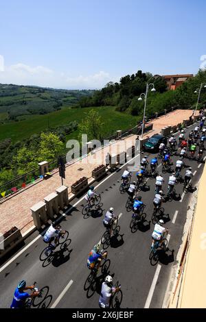 Sanremo, Italia. 15 maggio 2024. Tappa 11 Casalbordino - Francavilla al Mare - 15 maggio 2024. Sport - ciclismo . Giro-e nella foto: Gara (foto di Alessandro Garofalo/LaPresse) credito: LaPresse/Alamy Live News Foto Stock