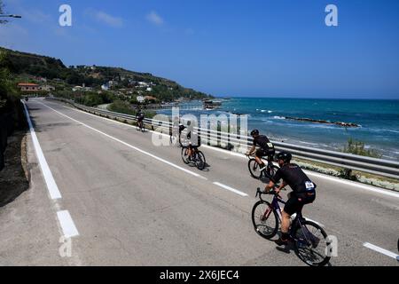 Sanremo, Italia. 15 maggio 2024. Tappa 11 Casalbordino - Francavilla al Mare - 15 maggio 2024. Sport - ciclismo . Giro-e nella foto: Gara (foto di Alessandro Garofalo/LaPresse) credito: LaPresse/Alamy Live News Foto Stock