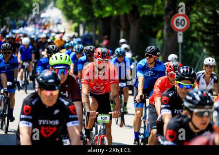 Sanremo, Italia. 15 maggio 2024. Tappa 11 Casalbordino - Francavilla al Mare - 15 maggio 2024. Sport - ciclismo . Giro-e nella foto: Gara (foto di Alessandro Garofalo/LaPresse) credito: LaPresse/Alamy Live News Foto Stock