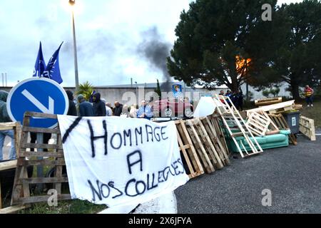 Francia. 15 maggio 2024. © PHOTOPQR/NICE MATIN/LE PARC VALERIE ; 15/05/2024 ; CARCERE DI BLOCCO LA FARLEDE FRANCIA, 15 maggio 2024 in diverse carceri francesi blocco dei centri penitenziari da parte del personale amministrativo carcerario a seguito dell'attacco a un convoglio carcerario a Incarville e della morte di due dei loro colleghi che lavorano all'Pôle de Connection delle estrazioni giudiziarie da Caen (PREJ) credito: MAXPPP/Alamy Live News Foto Stock