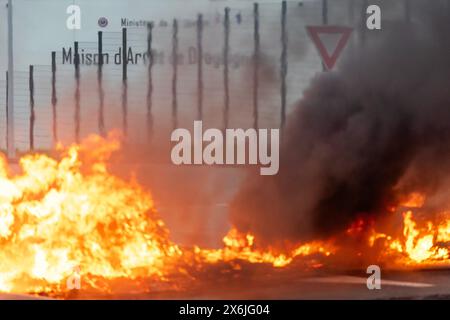 Francia. 15 maggio 2024. © PHOTOPQR/NICE MATIN/ESCOFFIER FLORIAN ; 15/05/2024 ; DRAGUIGNAN MAISON D ARRET BLOCAGE FRANCE, 15 maggio 2024 in diverse carceri francesi blocco dei centri penitenziari da parte del personale amministrativo carcerario a seguito dell'attacco a un convoglio carcerario a Incarville e della morte di due dei loro colleghi che lavorano all'Pôle de Connection delle estrazioni giudiziarie da Caen (PREJ) credito: MAXPPP/Alamy Live News Foto Stock