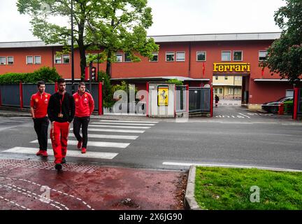 L'ingresso alla fabbrica Ferrari originale a Maranello. Il Gran Premio dell'Emilia Romagna si svolge questo fine settimana sul circuito dell'autodromo Internazionale Enzo e Dino Ferrari in Italia. Data foto: Mercoledì 15 maggio 2024. Foto Stock