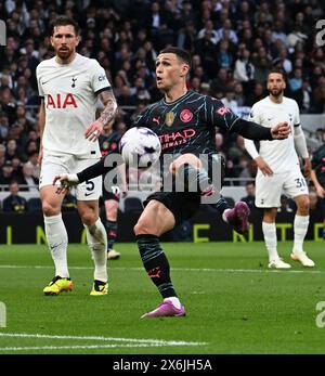 Londra, Regno Unito. 14 maggio 2024. Phil Foden di Manchester City in azione. Partita di Premier League, Tottenham Hotspur contro Manchester City allo stadio Tottenham Hotspur di Londra martedì 14 maggio 2024. Questa immagine può essere utilizzata solo per scopi editoriali. Foto per uso editoriale di Sandra Mailer/Andrew Orchard fotografia sportiva/Alamy Live news Credit: Andrew Orchard fotografia sportiva/Alamy Live News Foto Stock