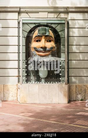 Skulpturen am Placa Gala i Salvador Dalí vor dem Teatre-Museu Dali a Figueras, Spanien Figueras Katalonien Spanien *** sculture al Placa Gala i Sal Foto Stock