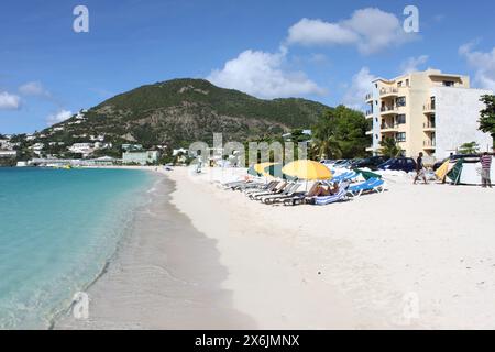 Philippsburg, Sint Maarten, Paesi Bassi - 26 novembre 2016: Great Bay Beach presso l'isola caraibica di St. Maarten vicino al porto delle navi da crociera. Foto Stock