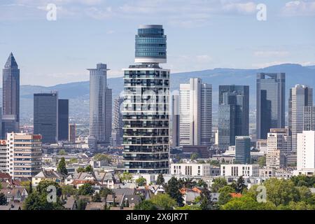 Dal Goetheturm avrai una vista chiara della Torre Henninger e dello skyline bancario di Francoforte dietro di essa, Goetheturm, Francoforte sul meno, Assia Foto Stock