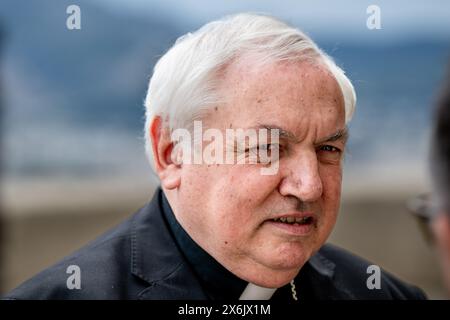 Jean-Marc Aveline, Cardinale di Marsiglia, chiede ufficialmente donazioni per restaurare la doratura sulla statua di Notre Dame de la Garde e per effettuare i necessari restauri nella basilica, l'importo stimato è di circa 2 milioni 470 mila euro. Ogni trent'anni circa, la doratura sulla statua di Notre Dame de la Garde deve essere rinnovata per garantirne la longevità. In una conferenza stampa, il Cardinale Aveline della diocesi di Marsiglia ha chiesto donazioni per finanziare i lavori di restauro e consolidamento della basilica. (Foto di Laurent Coust/SOPA Images/Sipa USA) Foto Stock