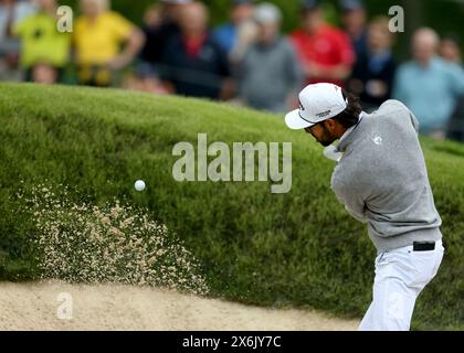 Louisville, Stati Uniti. 15 maggio 2024. Akshay Bhatin batte sul quattordicesimo green durante la terza giornata di prove per il campionato PGA 2024 al Valhalla Golf Course mercoledì 15 maggio 2024 a Louisville, Kentucky. Foto di John Sommers II/UPI credito: UPI/Alamy Live News Foto Stock