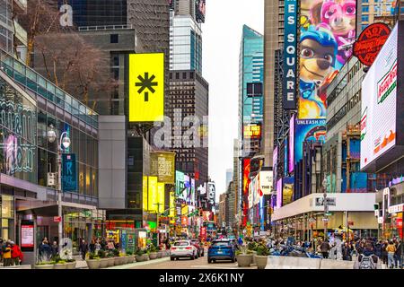 Insegne al neon in Times Square Manhattan, New York City Foto Stock
