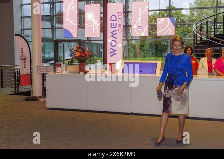 Bruxelles, Belgio. 15 maggio 2024. La regina Matilde del Belgio parte dopo la 25a edizione della cerimonia di premiazione del "Womed Award", per la migliore imprenditrice femminile, organizzata da Markant e Unizo, mercoledì 15 maggio 2024 a Bruxelles. BELGA FOTO NICOLAS MAETERLINCK credito: Belga News Agency/Alamy Live News Foto Stock