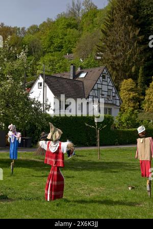 Spaventapasseri nella sala parrocchiale della chiesa protestante di Unterburg, Solingen, Bergisches Land, Renania settentrionale-Vestfalia Foto Stock