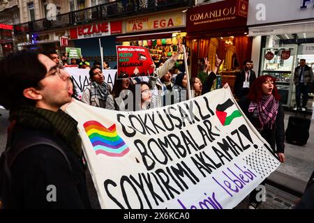 Istanbul, Istanbul, Turchia. 15 maggio 2024. I cittadini turchi partecipano a una marcia di solidarietà con Gaza in occasione del 76° anniversario della Nakba palestinese a Istanbul. (Immagine di credito: © Shady Alassar/ZUMA Press Wire) SOLO PER USO EDITORIALE! Non per USO commerciale! Foto Stock