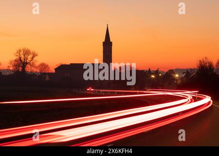 Pittura leggera al crepuscolo, Ullstadt, Sugenheim, Neustadt an der Aisch, Media Franconia, Franconia, Baviera, Germania, Europa Foto Stock