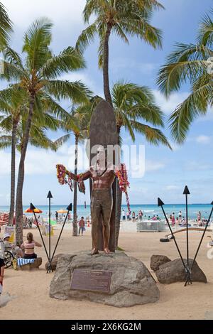 Statua di Duke Paoa Kahanamoku, Waikiki Beach, Honolulu, Oahu, Hawaii Foto Stock