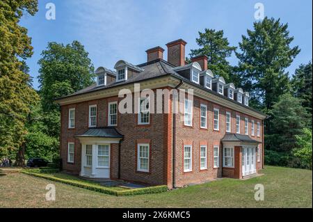 Edifici nel parco del palazzo di Friedrichshof Palace, Schlosshotel Kronberg, Kronberg im Taunus, Taunus, Assia, Germania Foto Stock