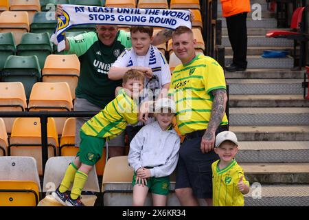 Fan di Norwich e Leeds - Norwich City contro Leeds United, semifinale di Sky Bet Championship - 1st Leg, Carrow Road, Norwich, Regno Unito - 12 maggio 2024 solo uso editoriale - si applicano restrizioni DataCo Foto Stock