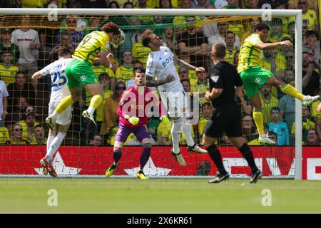 Josh Sargent di Norwich City dirige il pallone nella zona di leeds - Norwich City contro Leeds United, semifinale del Campionato Sky Bet - 1st Leg, Carrow Road, Norwich, UK - 12 maggio 2024 solo uso editoriale - si applicano restrizioni DataCo Foto Stock