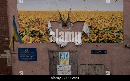 15 maggio 2024: Danni a un centro di volontariato nella regione di Charkiv mentre la Russia avanza nella regione di Charkiv il 15 maggio 2024. (Credit Image: © Svet Jacqueline/ZUMA Press Wire) SOLO PER USO EDITORIALE! Non per USO commerciale! Foto Stock