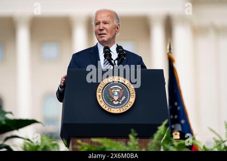 Washington, Vereinigte Staaten. 15 maggio 2024. Il presidente degli Stati Uniti Joe Biden parla durante il National Peace Officers Memorial Service presso il Campidoglio degli Stati Uniti a Washington DC mercoledì 15 maggio 2024. Credito: Bonnie Cash/Pool tramite CNP/dpa/Alamy Live News Foto Stock