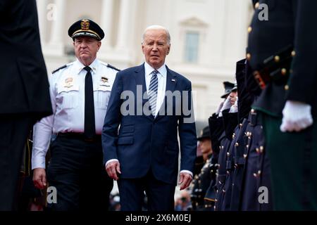 Washington, Vereinigte Staaten. 15 maggio 2024. Il presidente degli Stati Uniti Joe Biden arriva al National Peace Officers Memorial Service presso il Campidoglio degli Stati Uniti a Washington DC mercoledì 15 maggio 2024. Credito: Bonnie Cash/Pool tramite CNP/dpa/Alamy Live News Foto Stock