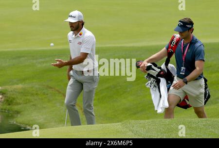 Louisville, Stati Uniti. 15 maggio 2024. Max Homa cammina sul diciottesimo green durante il terzo giorno di prove per il campionato PGA 2024 al Valhalla Golf Course mercoledì 15 maggio 2024 a Louisville, Kentucky. Foto di John Sommers II/UPI credito: UPI/Alamy Live News Foto Stock